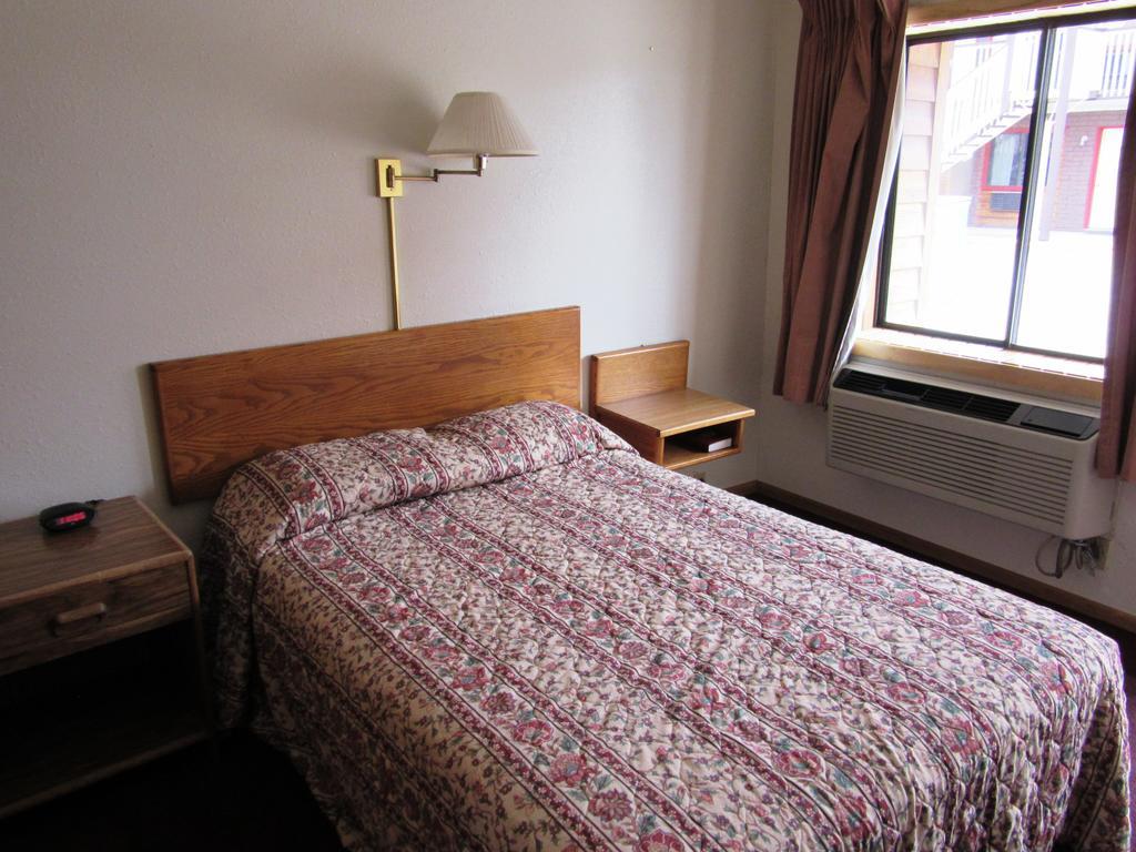 Travelers Lodge West Yellowstone Habitación foto
